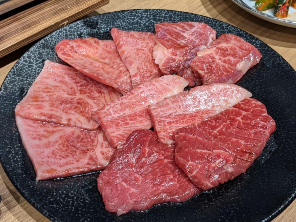 炭火焼肉 超世界