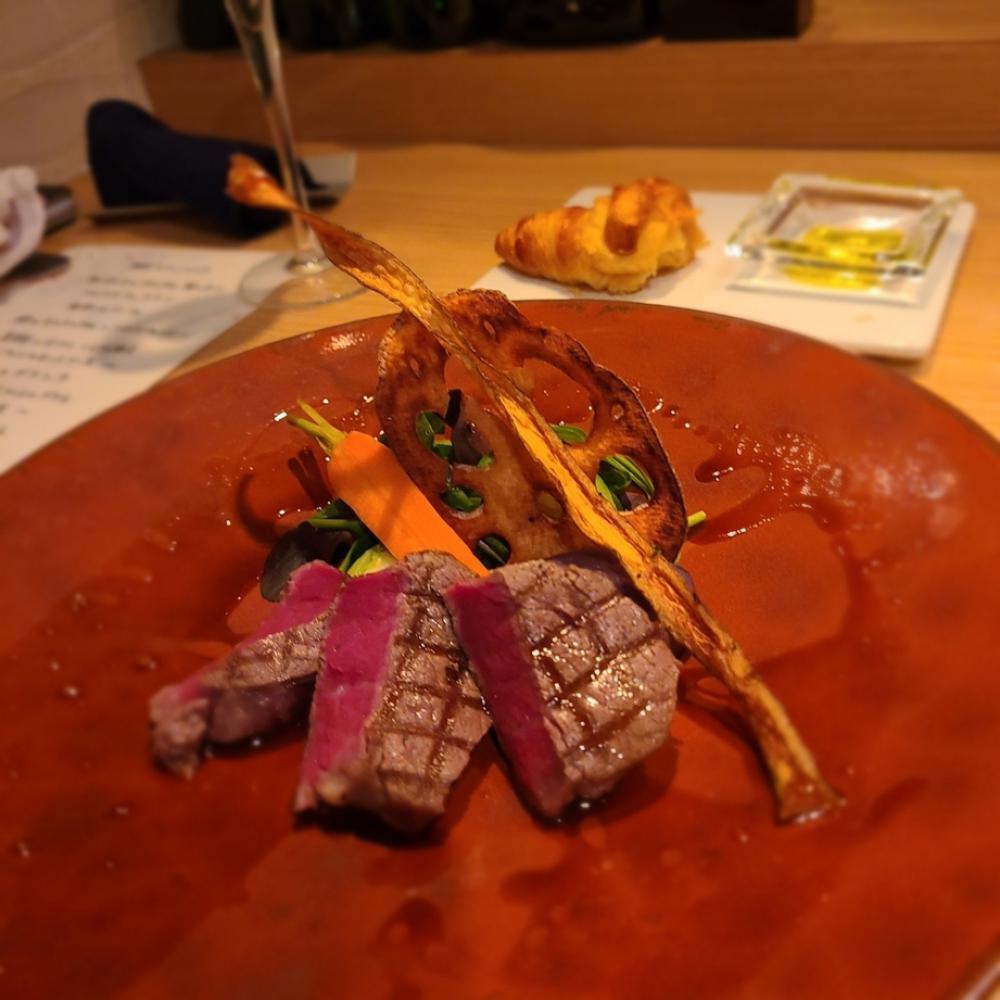 コース料理とワインのお店 UNE (アン)